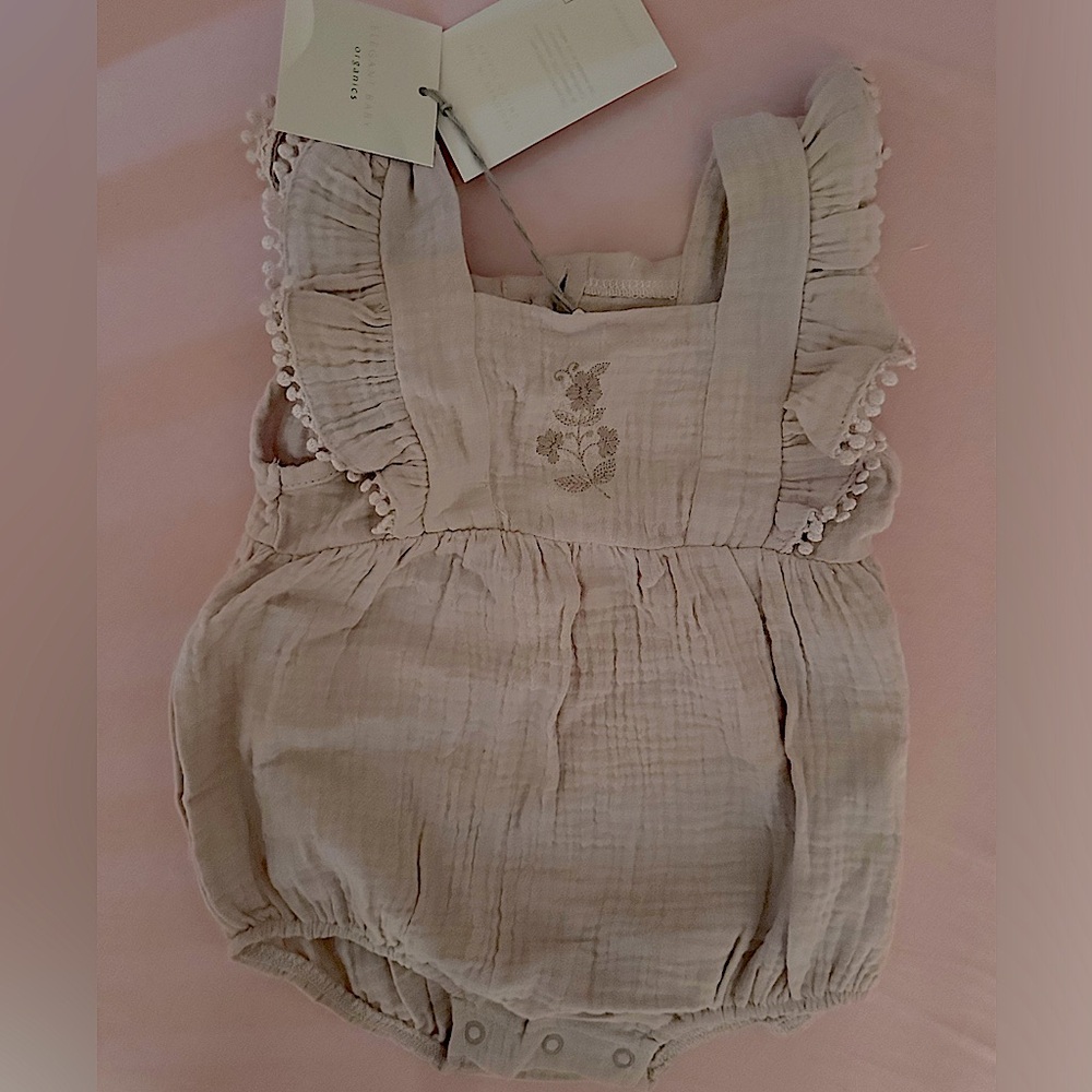 Elegant baby organics romper 6-9 month